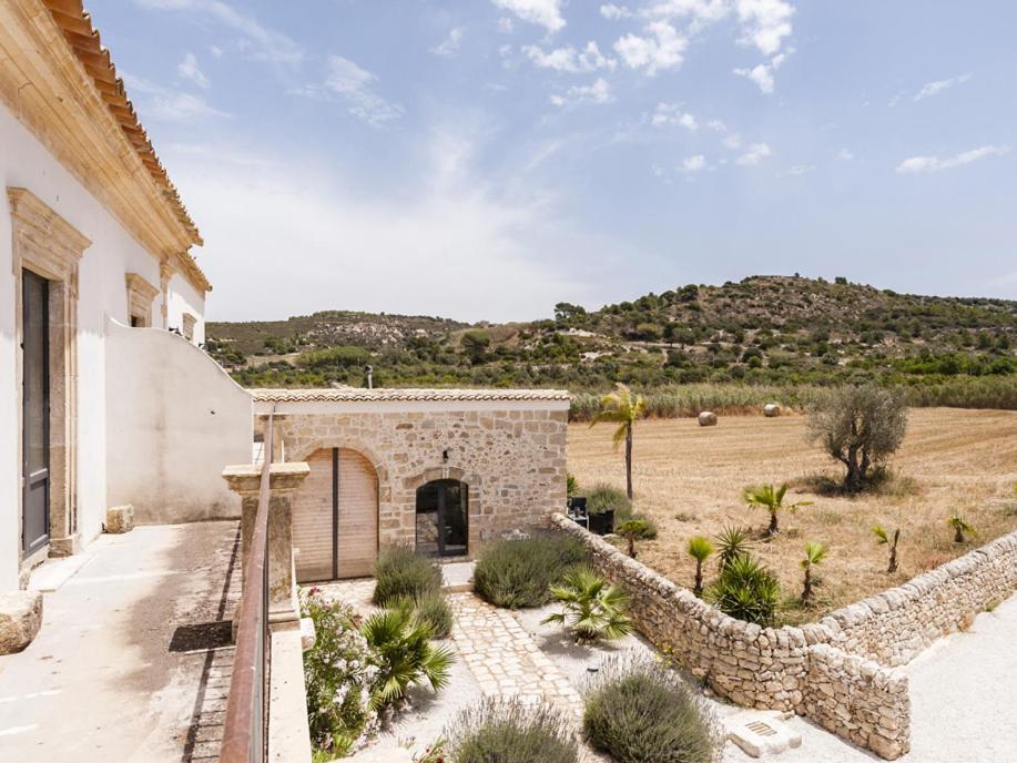 Bramasole Charming House Hotel Comiso Buitenkant foto